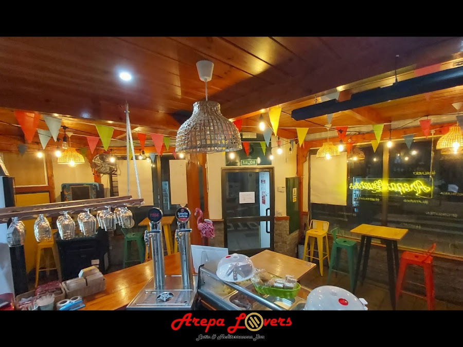 Arepa Lovers. Colombian Street Food