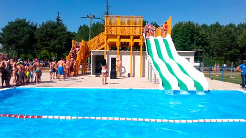 Complejo acuático y polideportivo municipal