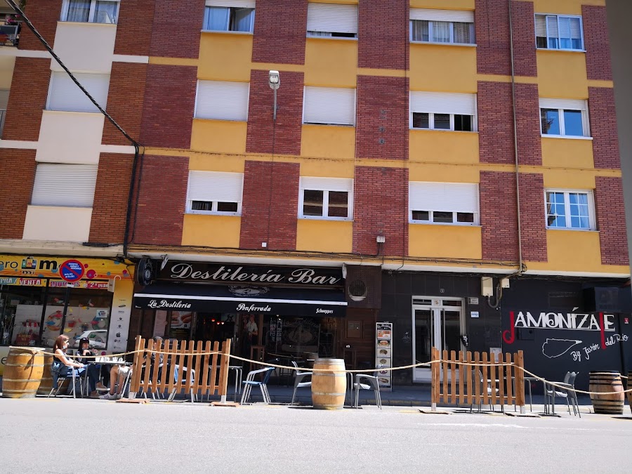 La Destilería Bar