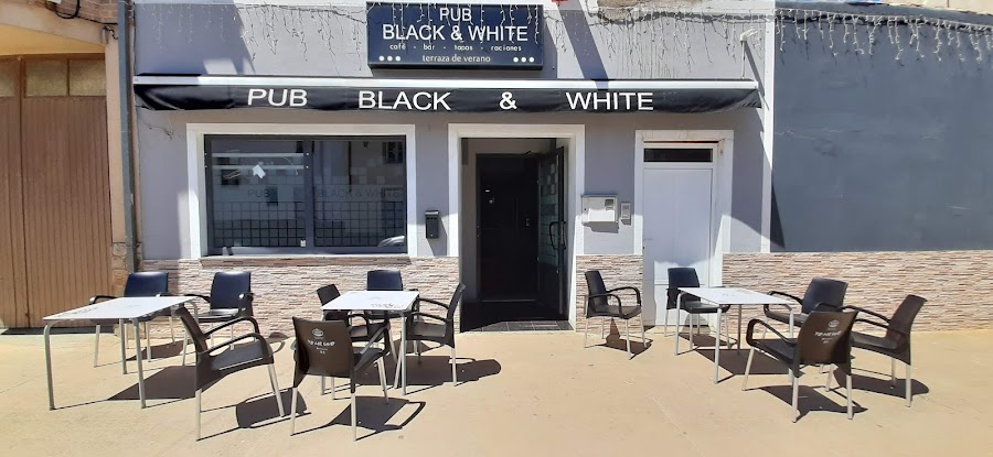 Pub Black & White